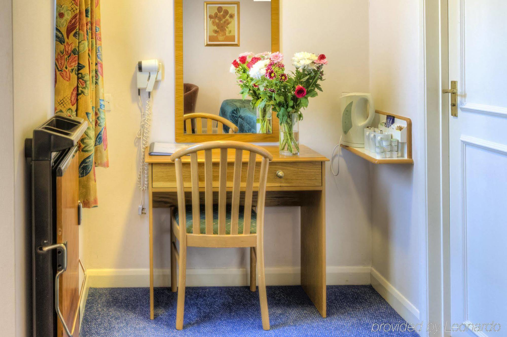 Flexistay Reading West Aparthotel - With Communal Kitchen Use Zewnętrze zdjęcie