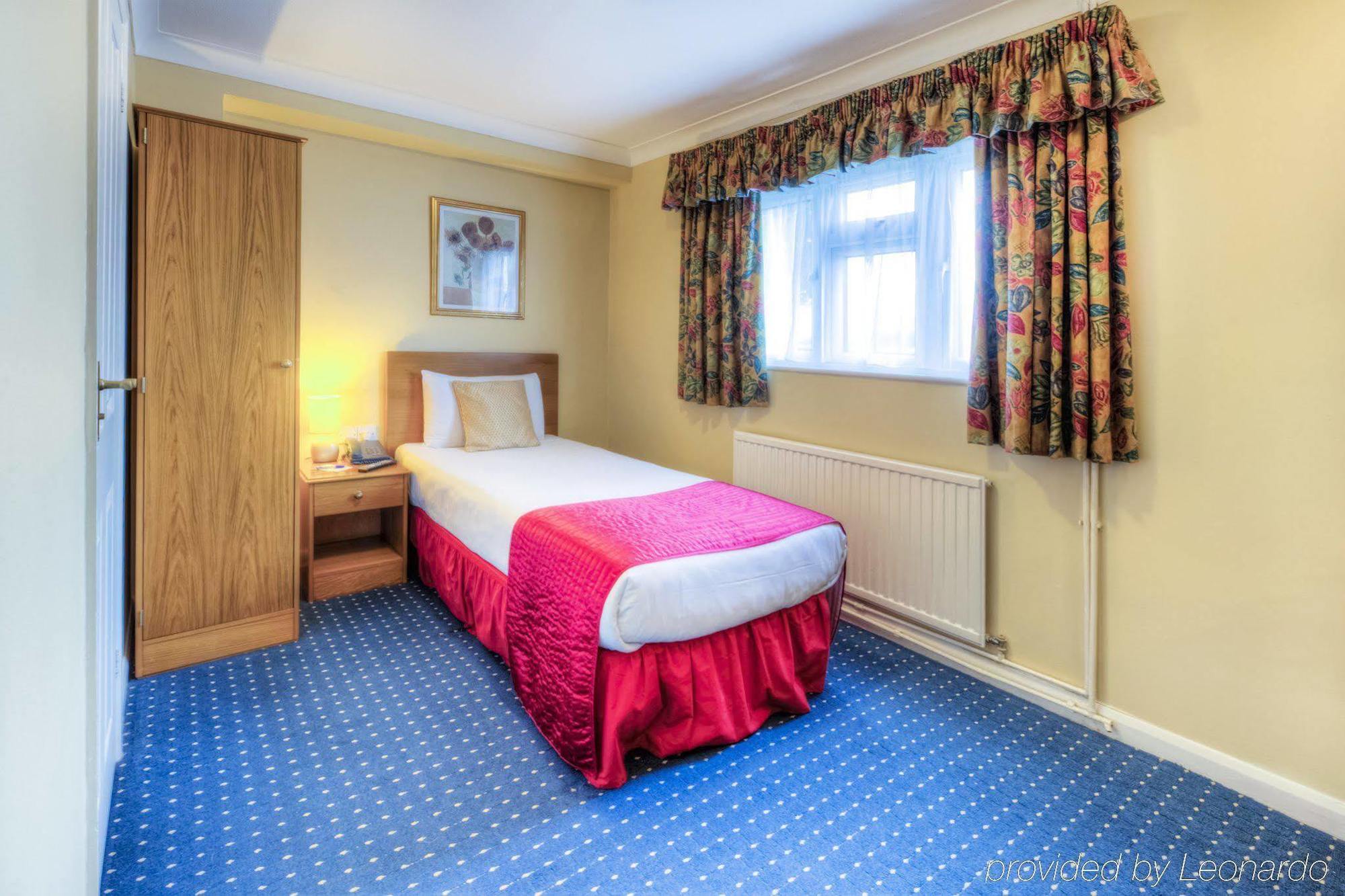 Flexistay Reading West Aparthotel - With Communal Kitchen Use Zewnętrze zdjęcie