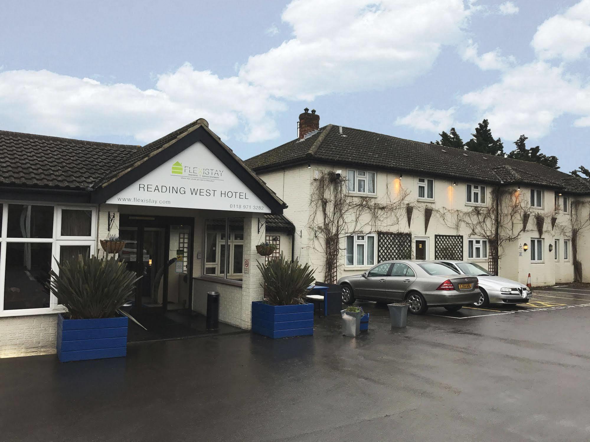 Flexistay Reading West Aparthotel - With Communal Kitchen Use Zewnętrze zdjęcie
